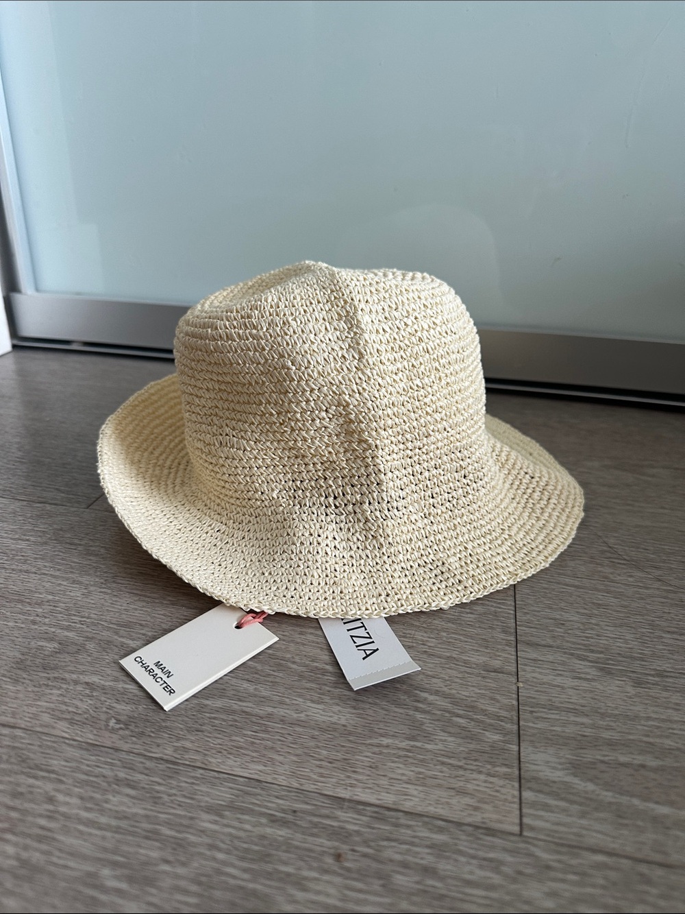 Aritzia Main Character Straw Sun Hat in ivory. Brand new. Size S/M
